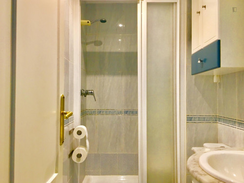 Nice single bedroom in a 7-bedroom apartment near Latorre General Plaza - Gallery - 12
