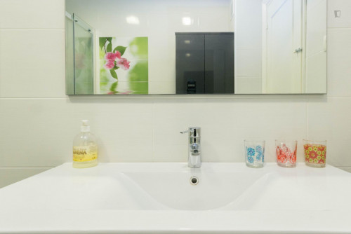 Nice single bedroom in a 7-bedroom apartment near Latorre General Plaza - Gallery - 9