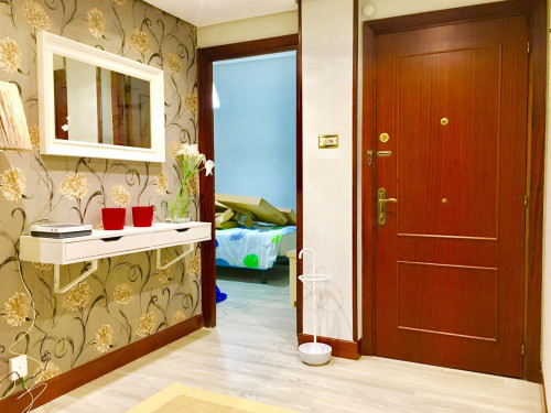 Lovely single bedroom in 7-bedroom apartment near Latorre General Plaza