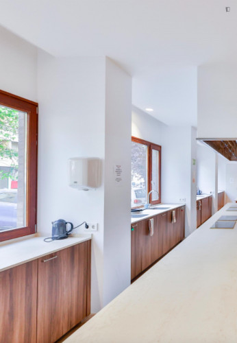 Bed in a charming twin ensuite bedroom, in Iturrama - Gallery - 43
