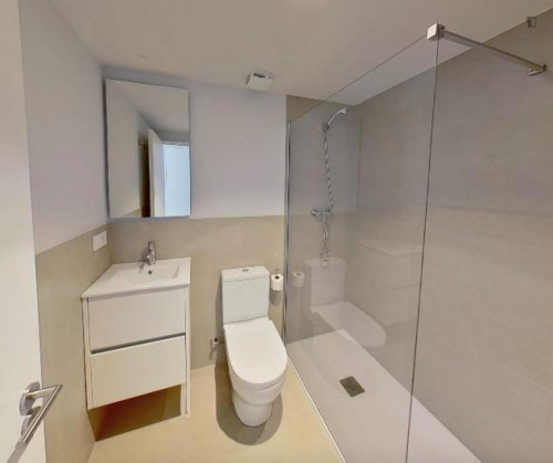 Bed in a charming twin ensuite bedroom, in Iturrama - Gallery - 28