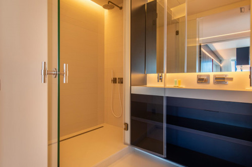 Refined 2-bedroom apartment next to Cascais train station - Gallery - 9