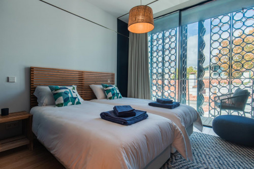 Refined 2-bedroom apartment next to Cascais train station