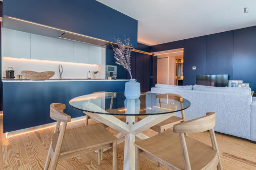 Refined 2-bedroom apartment next to Cascais train station - Gallery - 43