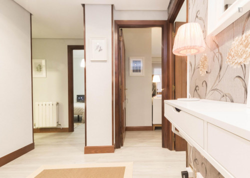 Bright single bedroom in a 7-bedroom apartment near Latorre General Plaza