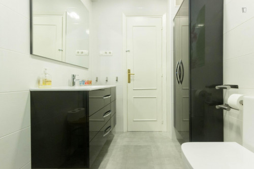 Cozy single bedroom in a 7-bedroom apartment near Latorre General Plaza  - Gallery -  5