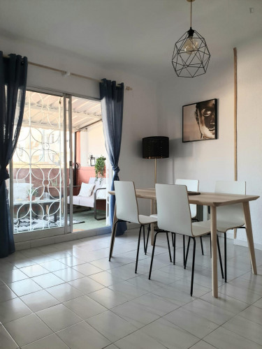 Double bedroom in a 3-bedroom apartment near Parque El Tossal