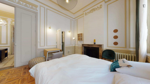 Snug double ensuite bedroom close to Saint-Charles train station