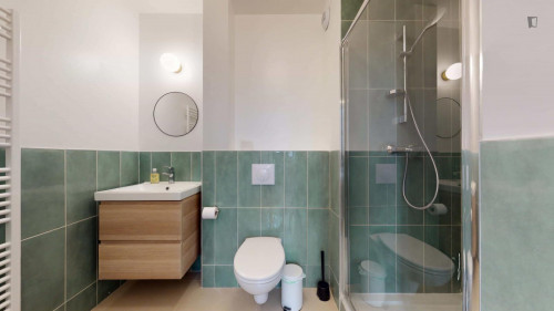 Snug double ensuite bedroom close to Saint-Charles train station