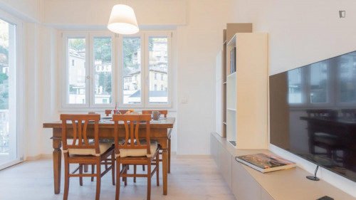 Pleasant 1-bedroom apartment with balcony in proximity to Como Lago train station