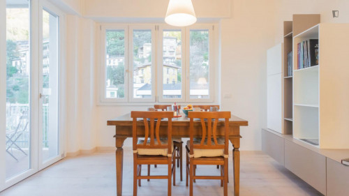 Pleasant 1-bedroom apartment with balcony in proximity to Como Lago train station