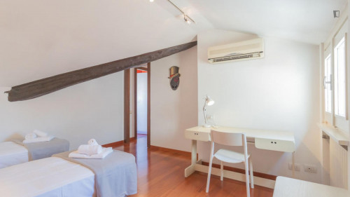 Spacious 3-bedroom apartment next to Giardini del Tempio Voltiano