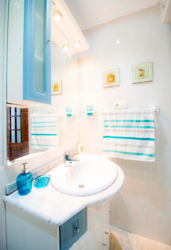 Super cool single bedroom in Santutxu - Gallery - 7
