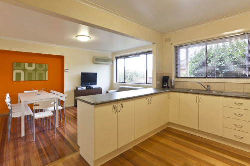 Retro House - Gallery - 12