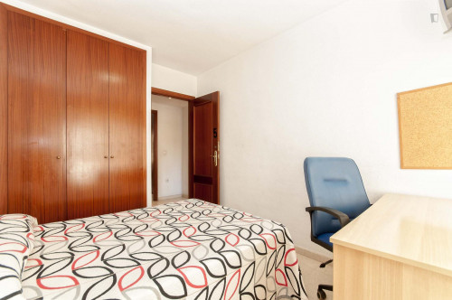 Double bedroom in a 6-bedroom apartment not far from Marq - Castillo train station - Gallery - 15