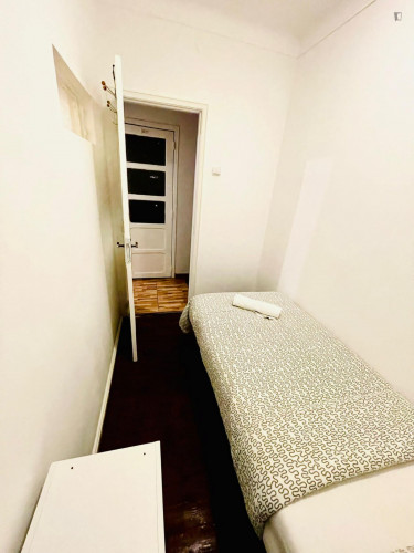 Great single bedroom in a 5-bedroom flat