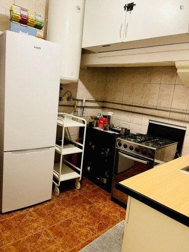 Great single bedroom in a 5-bedroom flat