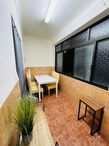 Great single bedroom in a 5-bedroom flat
