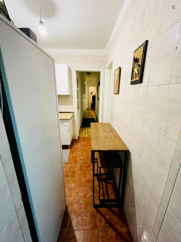 Great single bedroom in a 5-bedroom flat