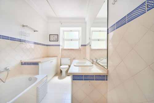 S3 R1 - Large double bedroom with a balcony, near the Saldanha metro  - Gallery -  5