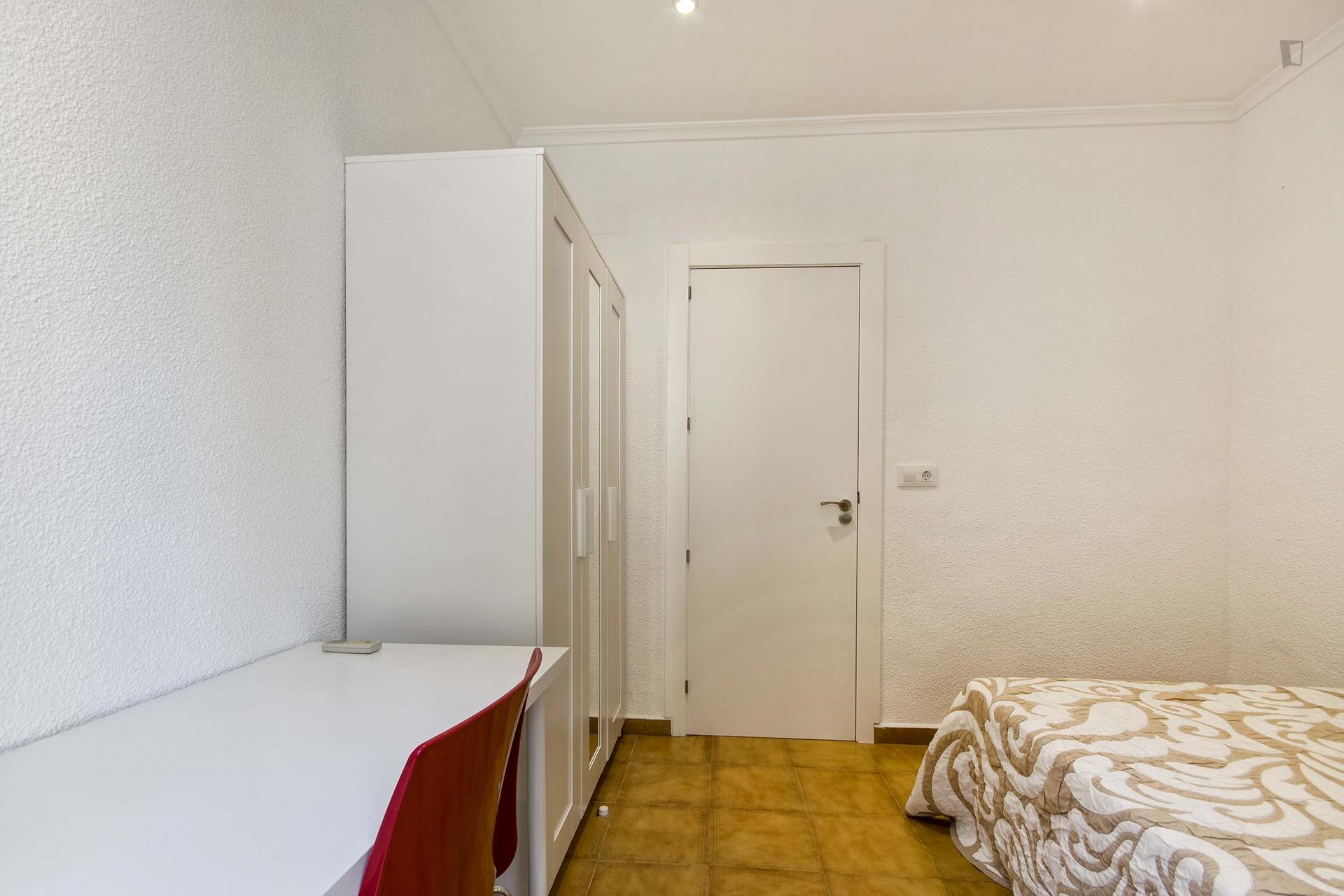 Appealing double bedroom near the Alicante Marina