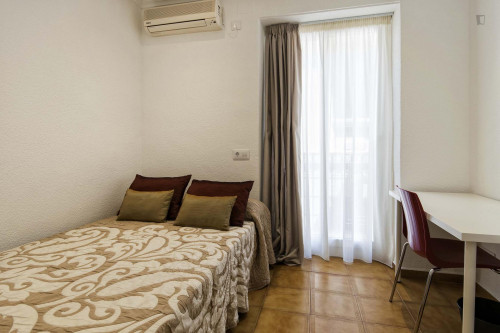 Appealing double bedroom near the Alicante Marina