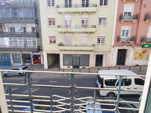 Excellent 2-bedroom apartment with terrace near Santa Apolónia train station