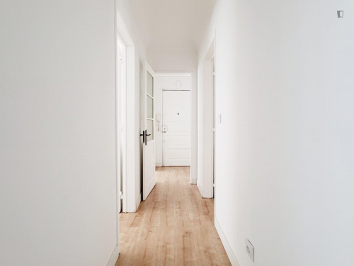 Excellent 2-bedroom apartment with terrace near Santa Apolónia train station