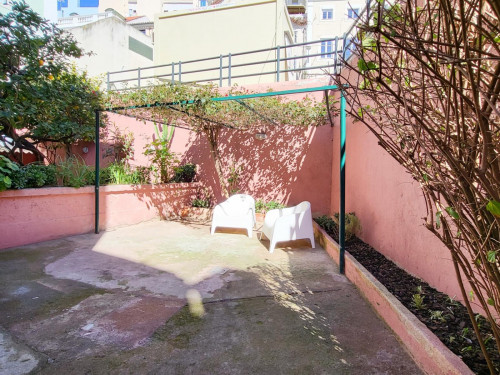 Excellent 2-bedroom apartment with terrace near Santa Apolónia train station