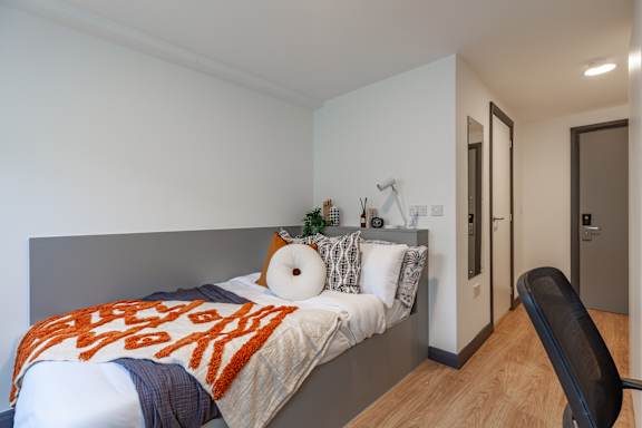 Standard En Suite - Winfield Court - Gallery - 1