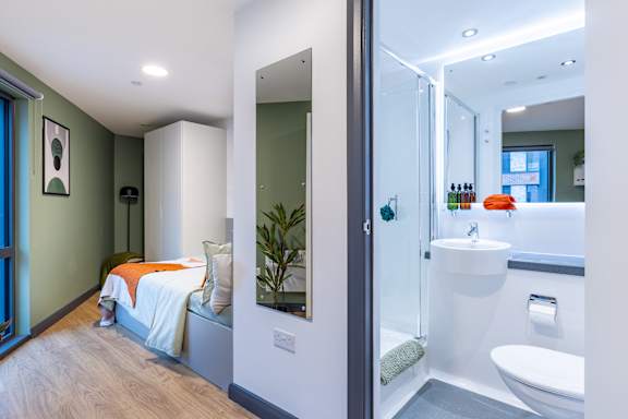  Gold En Suite  -  Winfield Court  - Gallery -  4
