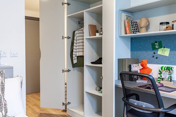 Bronze En Suite - Winfield Court - Gallery - 2