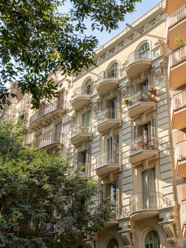 Modern Coliving Community with Private Suites in Vibrant Eixample