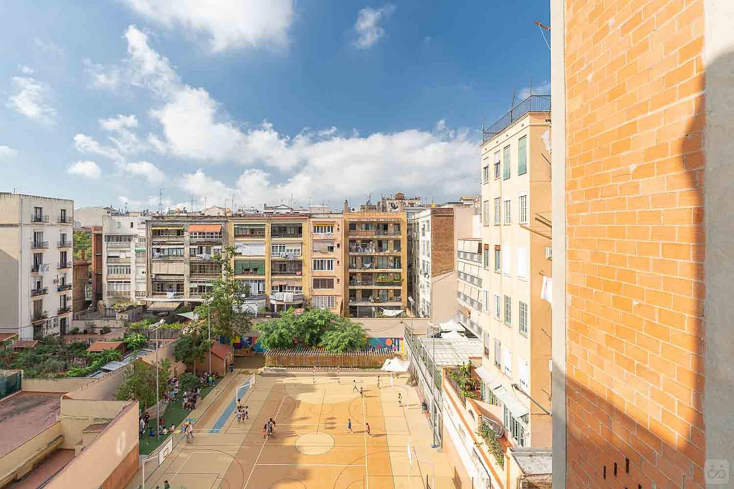  Full Room With Balcony  -  Modern Coliving Community with Private Suites in Vibrant Eixample  - Gallery -  20
