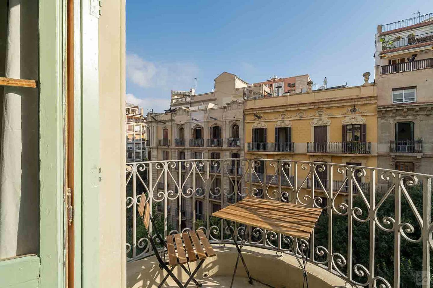  Full Room With Balcony  -  Modern Coliving Community with Private Suites in Vibrant Eixample  - Gallery -  3