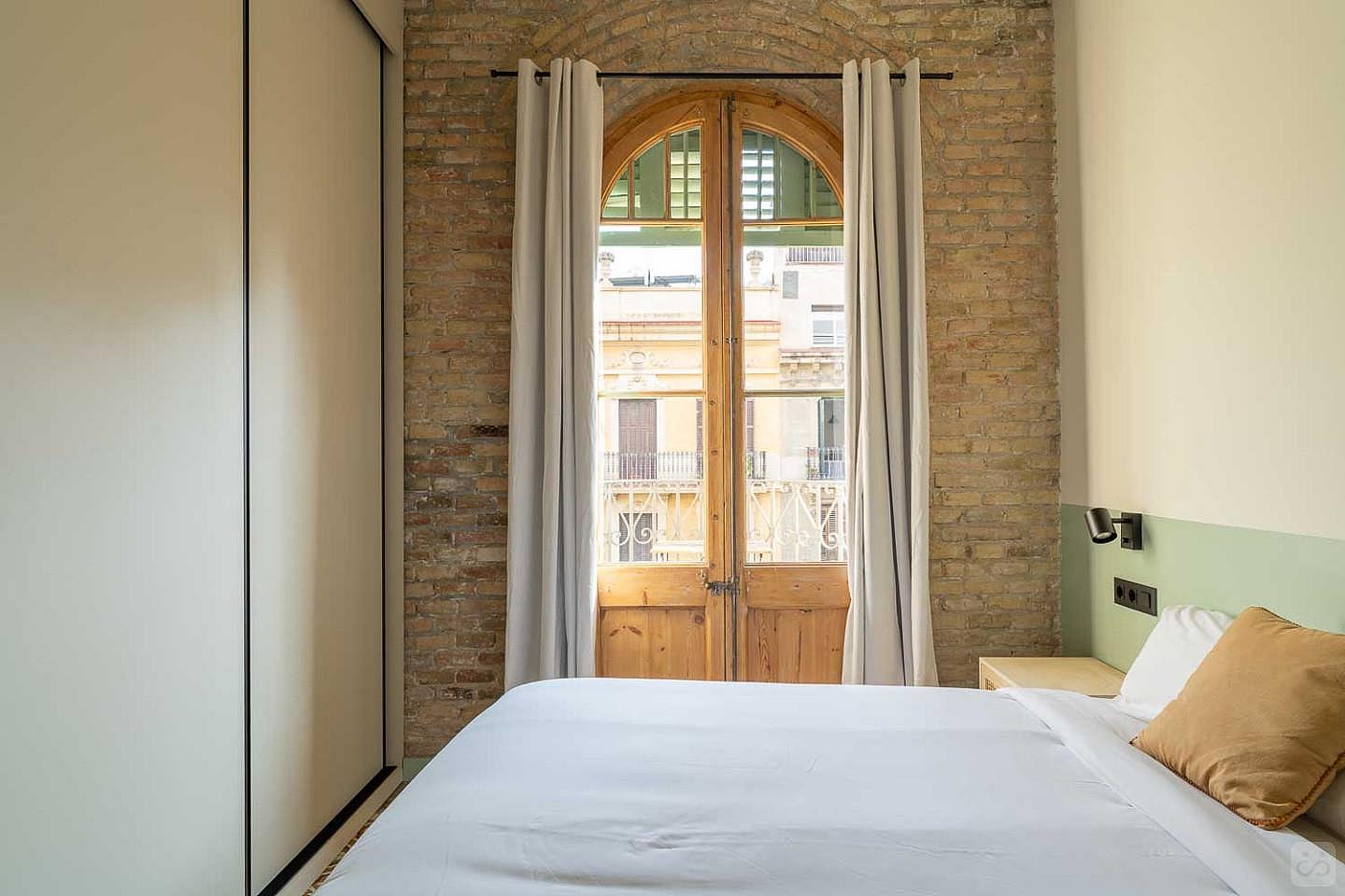  Full Room With Balcony  -  Modern Coliving Community with Private Suites in Vibrant Eixample  - Gallery -  2
