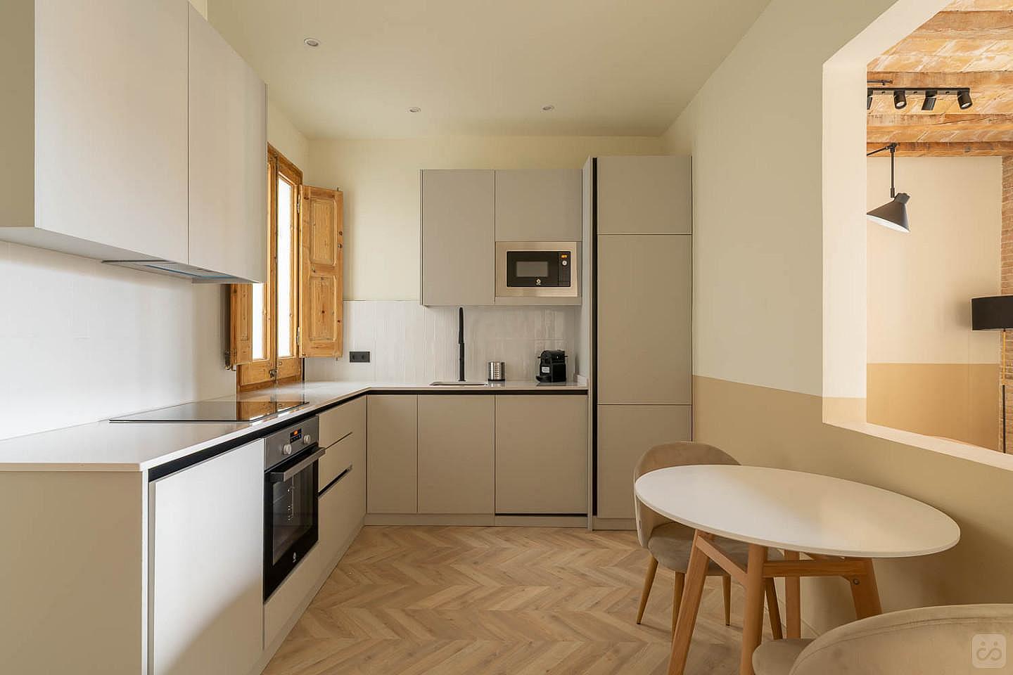 Full Room With Balcony  -  Modern Coliving Community with Private Suites in Vibrant Eixample  - Gallery -  8