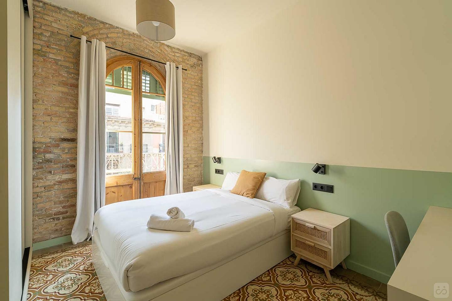  Full Room With Balcony  -  Modern Coliving Community with Private Suites in Vibrant Eixample  - Gallery -  1