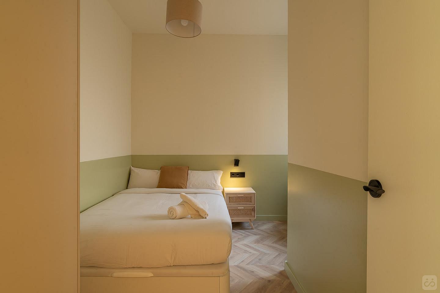  Full Room With Shared Bathroom   -  Modern Coliving Community with Private Suites in Vibrant Eixample  - Gallery -  1
