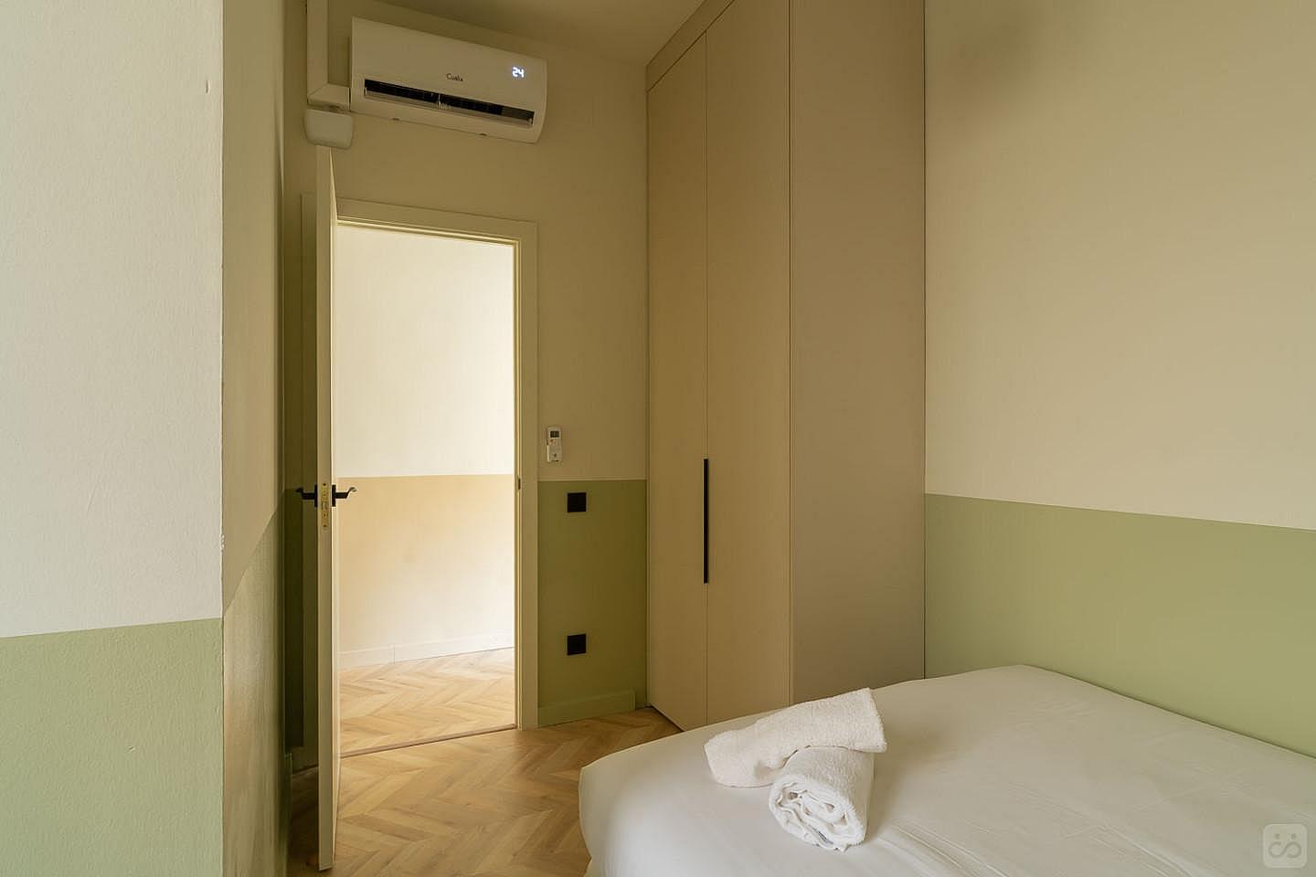  Full Room With Shared Bathroom   -  Modern Coliving Community with Private Suites in Vibrant Eixample  - Gallery -  3