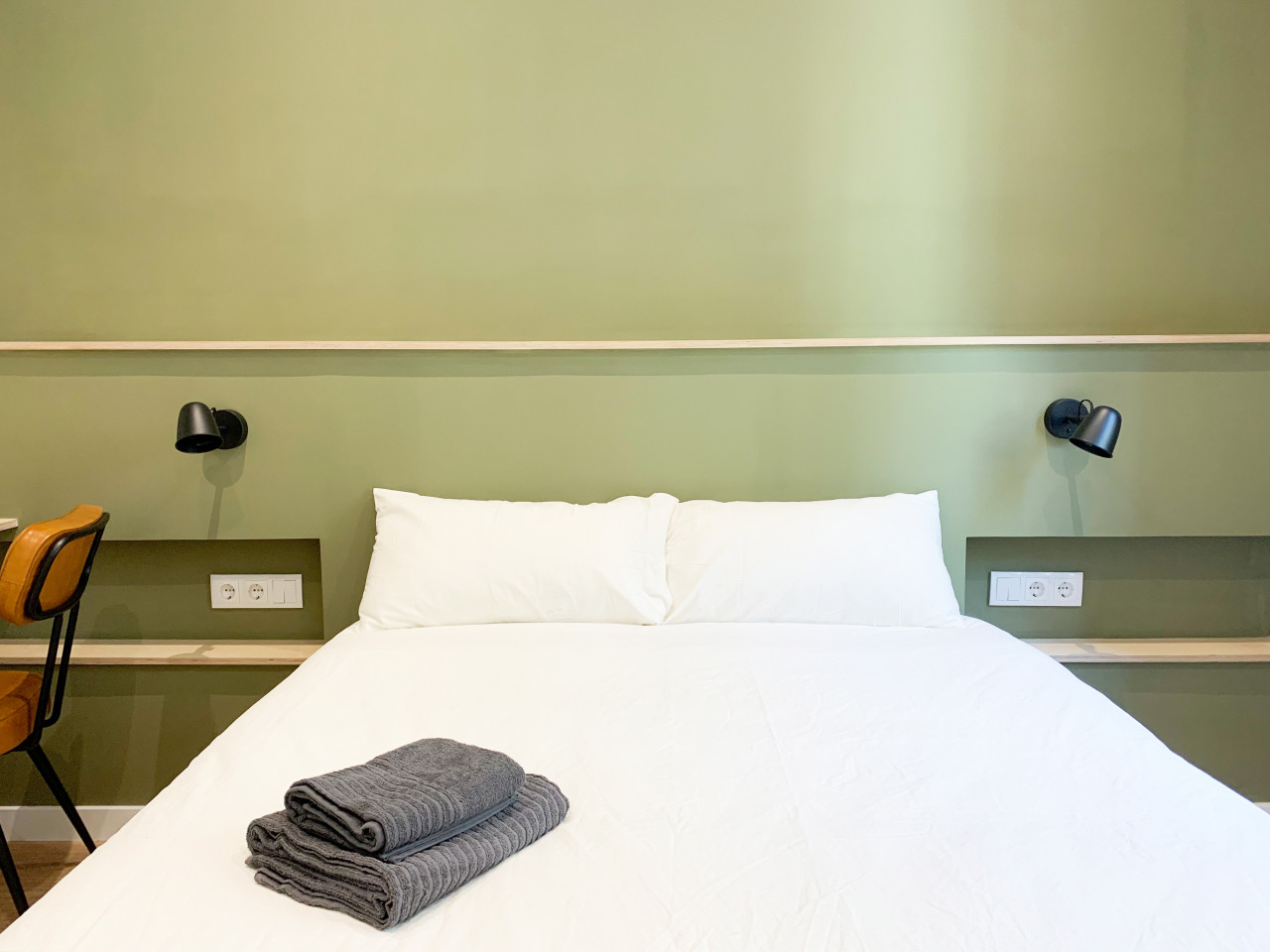  Large Ensuite A - Flat With Private Terrace  -  Modern Coliving Community with Private Suites in Vibrant Eixample  - Gallery -  36