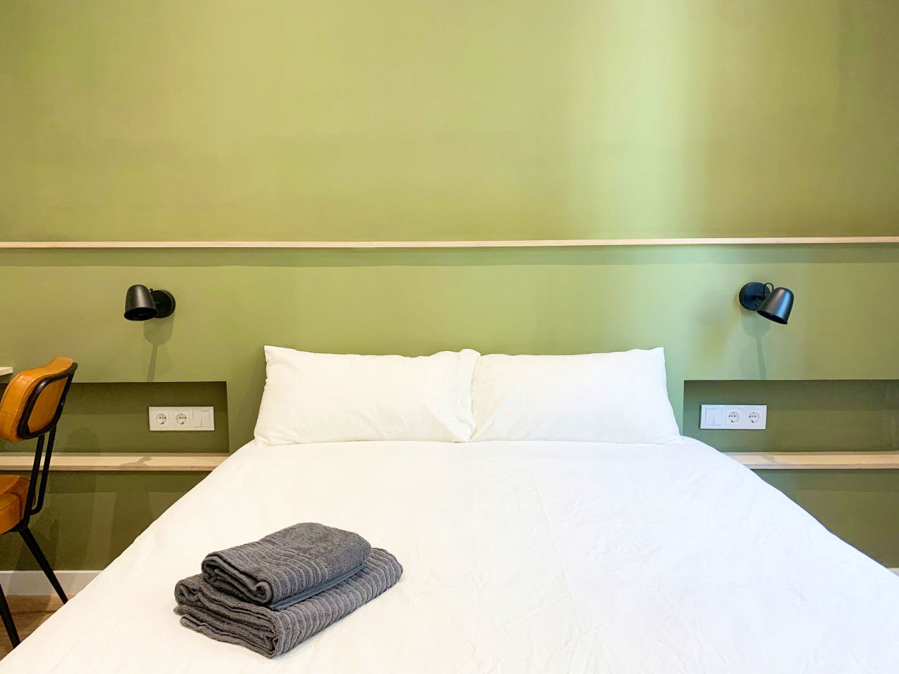  Large Ensuite A - Flat With Private Terrace  -  Modern Coliving Community with Private Suites in Vibrant Eixample  - Gallery -  19
