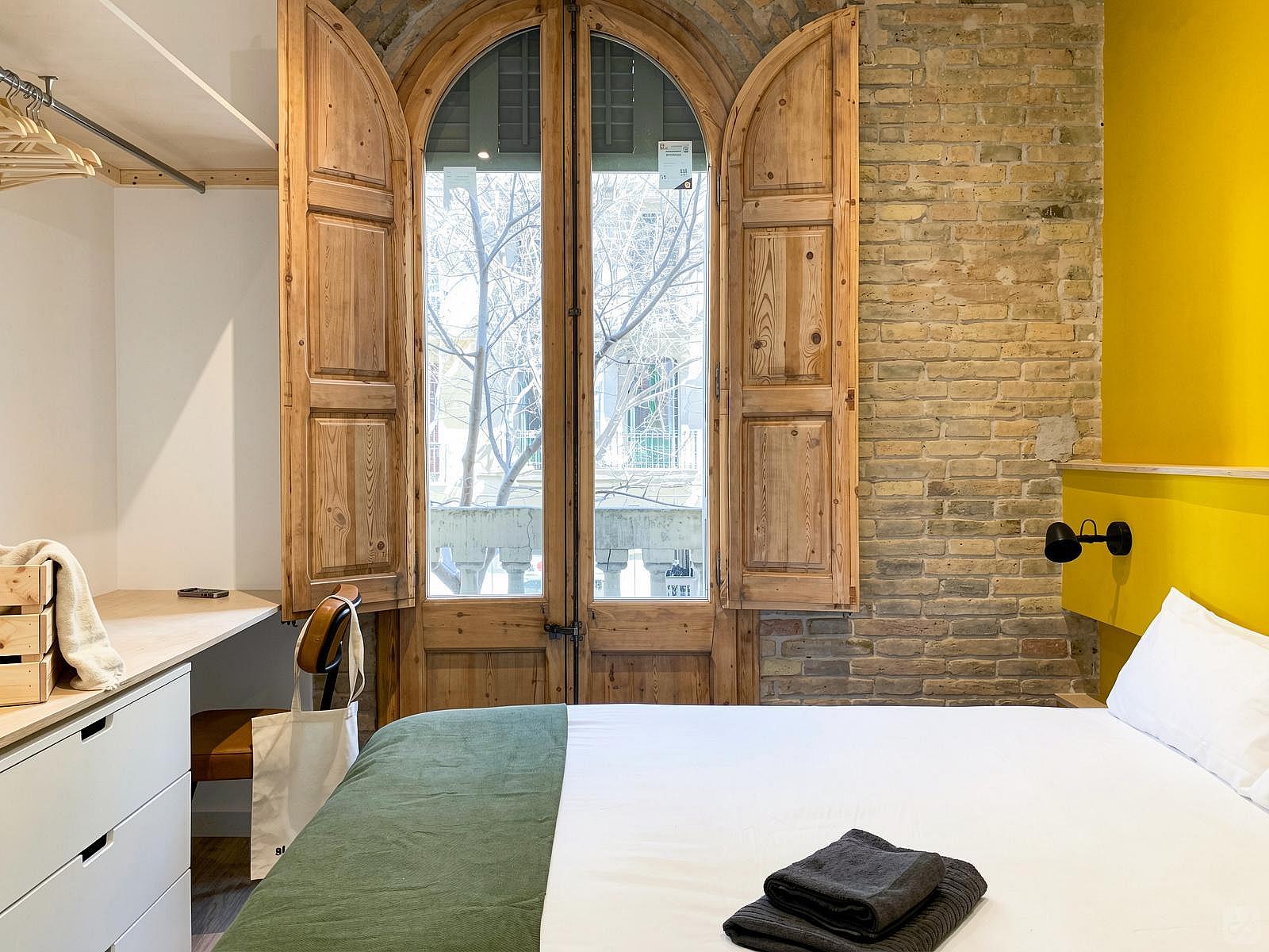  Large Ensuite B - Flat With Private Terrace  -  Modern Coliving Community with Private Suites in Vibrant Eixample  - Gallery -  80