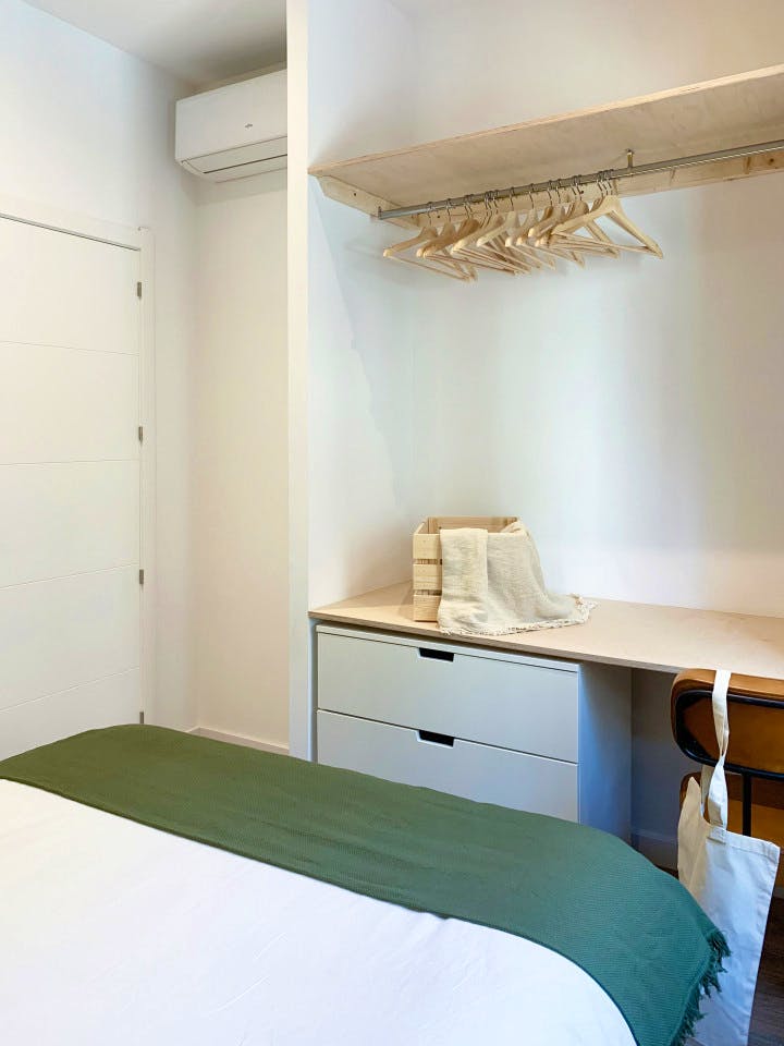  Large Ensuite B - Flat With Private Terrace  -  Modern Coliving Community with Private Suites in Vibrant Eixample  - Gallery -  24