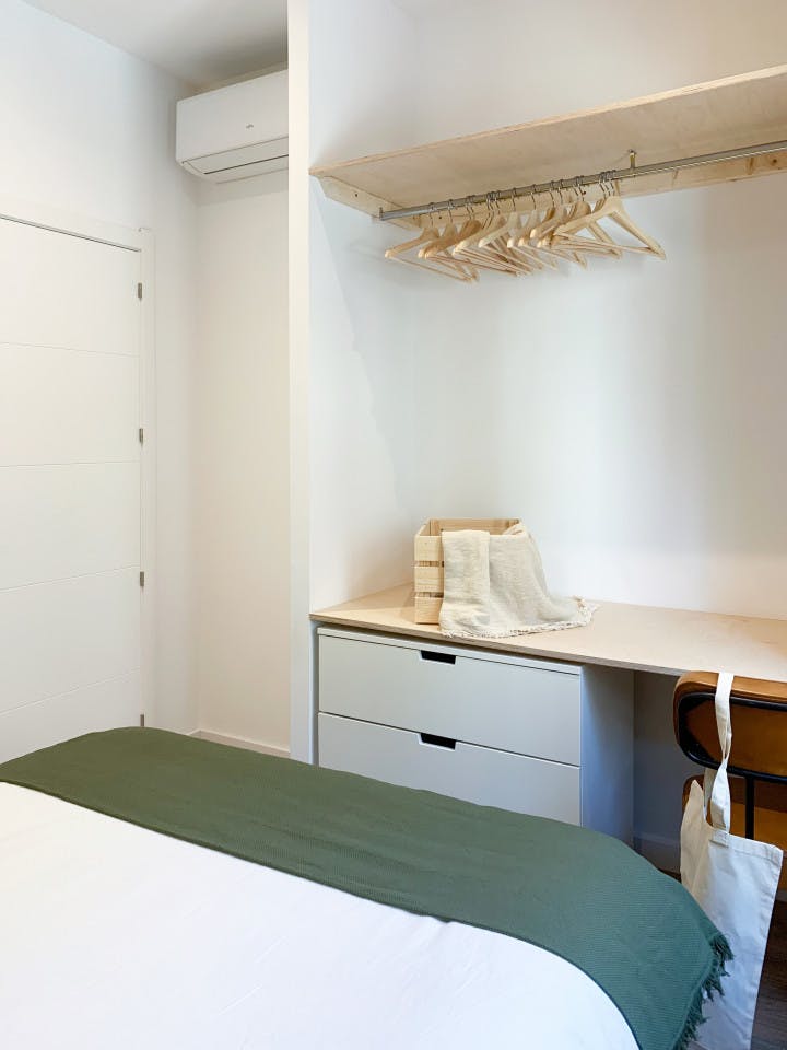  Large Ensuite B - Flat With Private Terrace  -  Modern Coliving Community with Private Suites in Vibrant Eixample  - Gallery -  5
