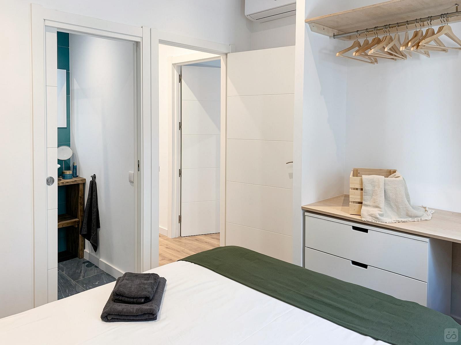  Large Ensuite B - Flat With Private Terrace  -  Modern Coliving Community with Private Suites in Vibrant Eixample  - Gallery -  83
