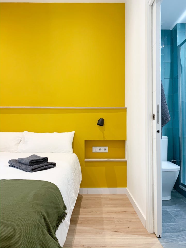  Large Ensuite B - Flat With Private Terrace  -  Modern Coliving Community with Private Suites in Vibrant Eixample  - Gallery -  2
