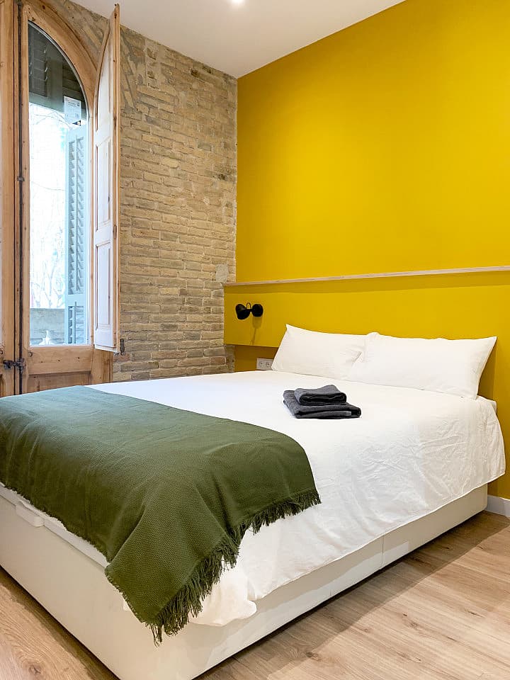  Large Ensuite B - Flat With Private Terrace  -  Modern Coliving Community with Private Suites in Vibrant Eixample  - Gallery -  58