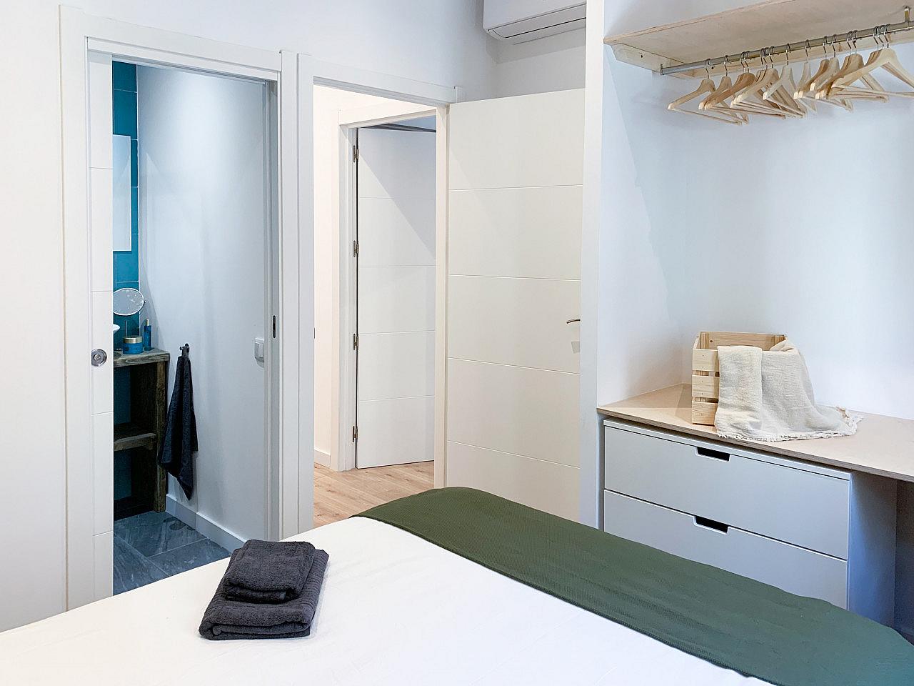  Large Ensuite B - Flat With Private Terrace  -  Modern Coliving Community with Private Suites in Vibrant Eixample  - Gallery -  64