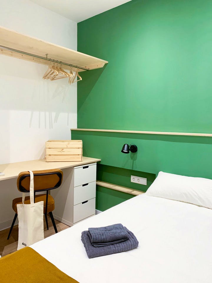  Medium Ensuite Room C - Flat With Private Terrace  -  Modern Coliving Community with Private Suites in Vibrant Eixample  - Gallery -  22